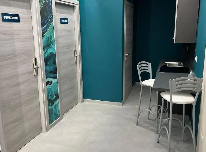 La Nuova Hera לינה וארוחת בוקר 4*