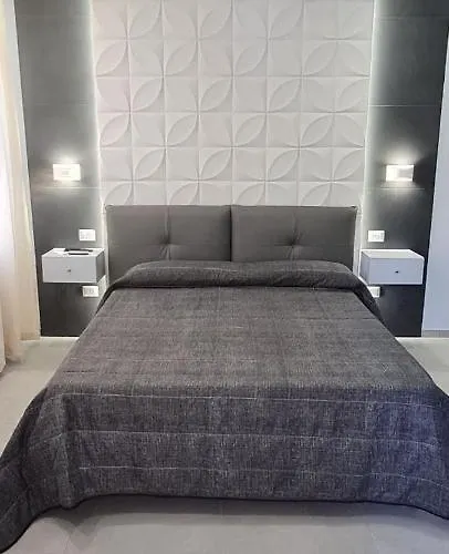 לינה וארוחת בוקר La Nuova Hera קרוטונה