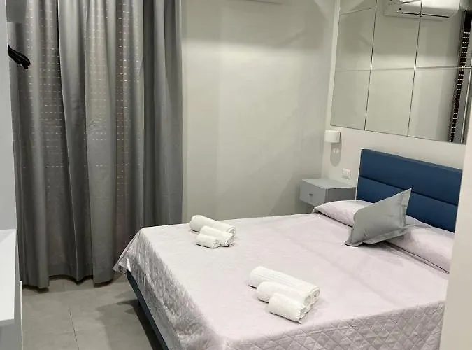 La Nuova Hera לינה וארוחת בוקר 4*